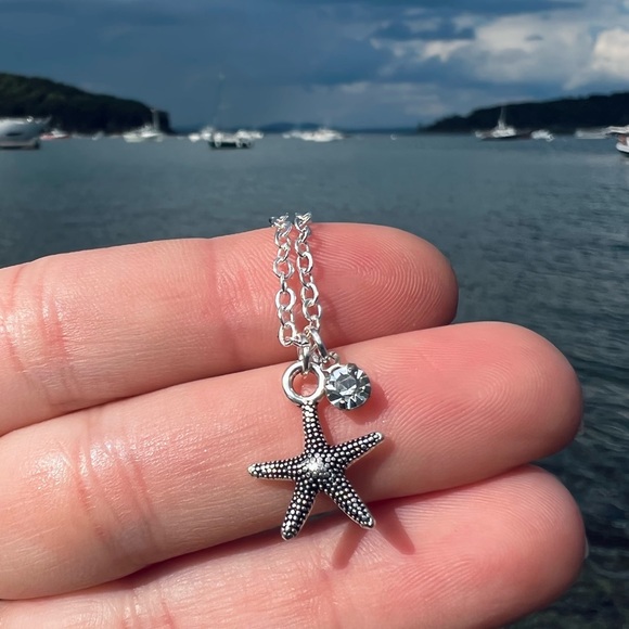 Starfish Rhinestone Necklace - Picture 4 of 5